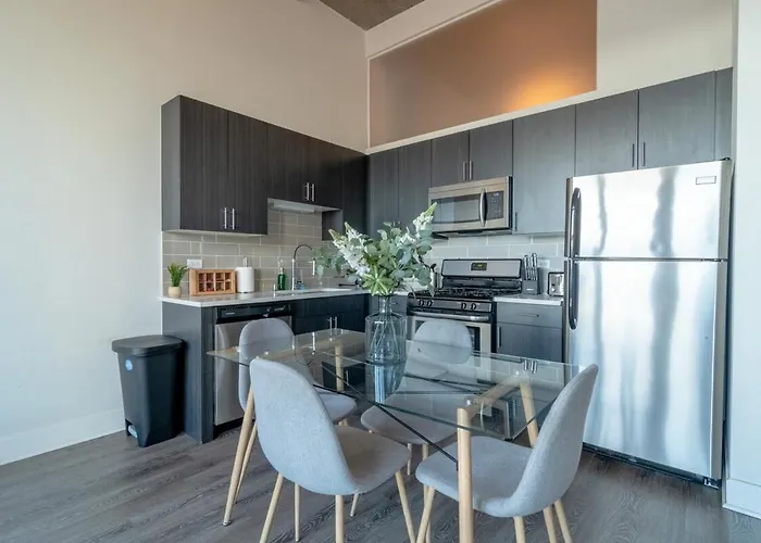 Convenient Cozy 2br Loft With Optional Parking For 8 Guests Near Mccormick Place, Soldier Field And Lakefront Trail