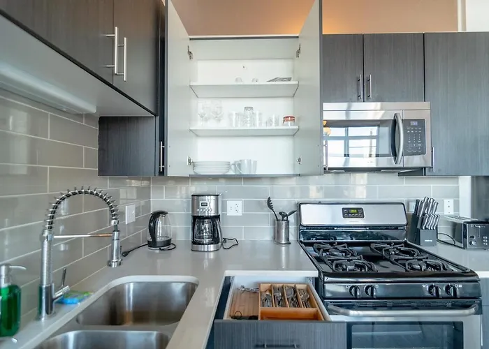 Convenient Cozy 2br Loft With Optional Parking For 8 Guests Near Mccormick Place, Soldier Field And Lakefront Trail
